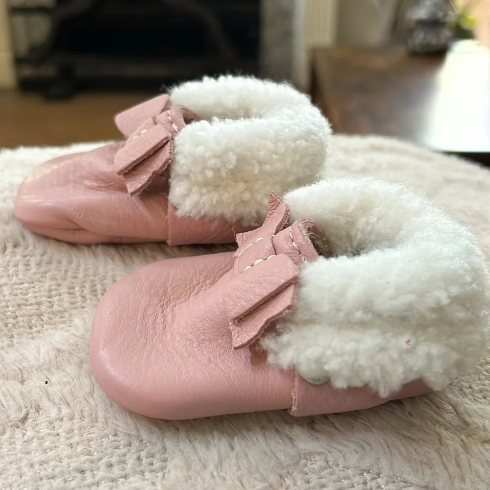 Like new Freshly Picked premium leather Sherpa lined baby infant moccasi…